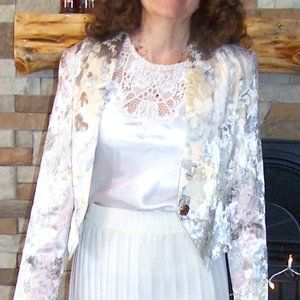 SYNAR   size S   PLEATED CREAM SKIRT SUIT w MATCHING FLORAL GOLD JACKET